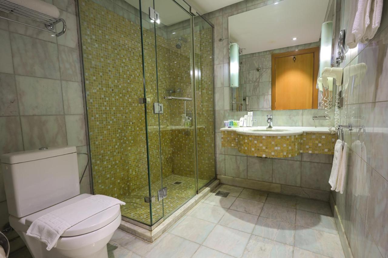 Elaf Al Mashaer Hotel Makkah Мекка Экстерьер фото A bathroom at the hotel